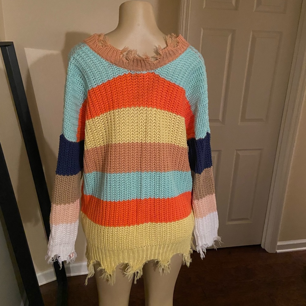 Gorgeous Color Block Sweater With Shredded Ends - image 3